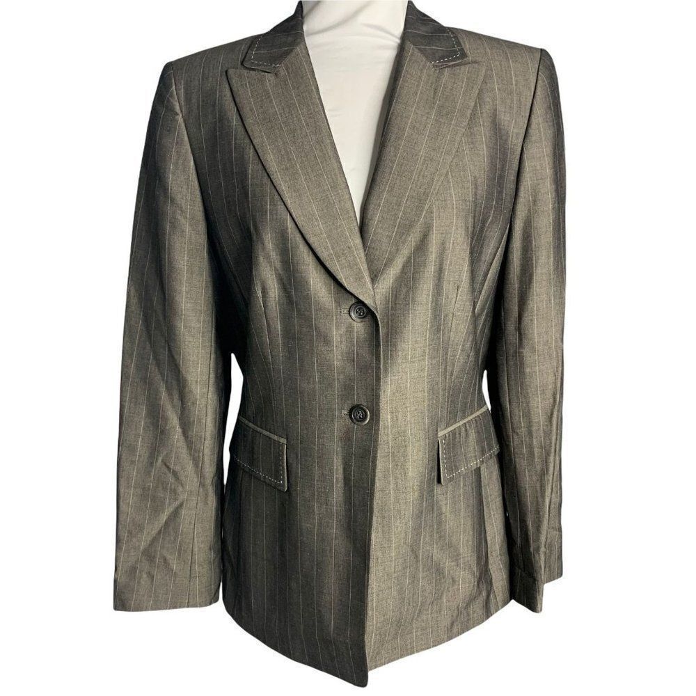 Tahari Wool Mohair Blend Blazer Jacket M Grey Pinstripe Pockets 2 Button Lined